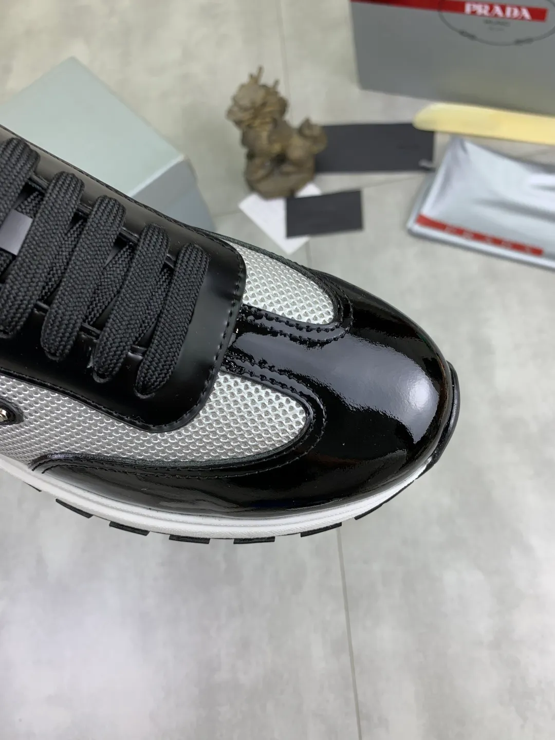 Men's Men's Shoes 💰P600 💰【New Style】 The latest model of high-quality PRADA classic men's shoes has been launched on the official website at 1:1, synchronized in Hong Kong, and on the same catwalk; all made of calfskin➕imported cowhide lining, 🍡🍡original rubber outsole, non-slip and wear-resistant; comfortable on the feet, attractive style, fine workmanship, and simple and neat shoe lasts, showing the courage and toughness of men, 👍Size: 39-44 (45 can be customized) black White color🉑️choose